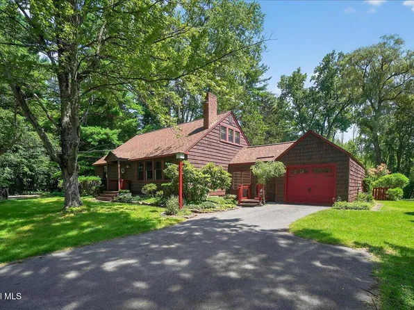 11 Sherwood Lane, Burnt Hills, NY 12027
