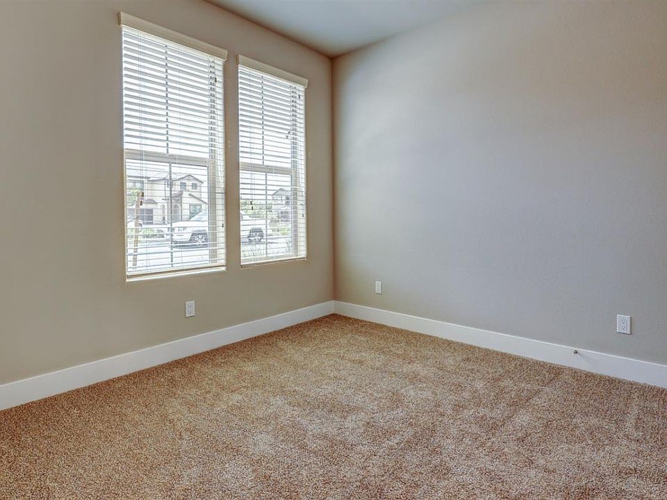 11557 N Via Campagna Dr, Fresno, CA 93730 | MLS #596353 | Zillow