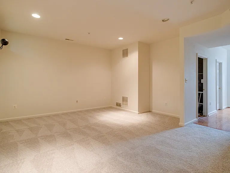 103 Buttonwood Ct — Photo 53