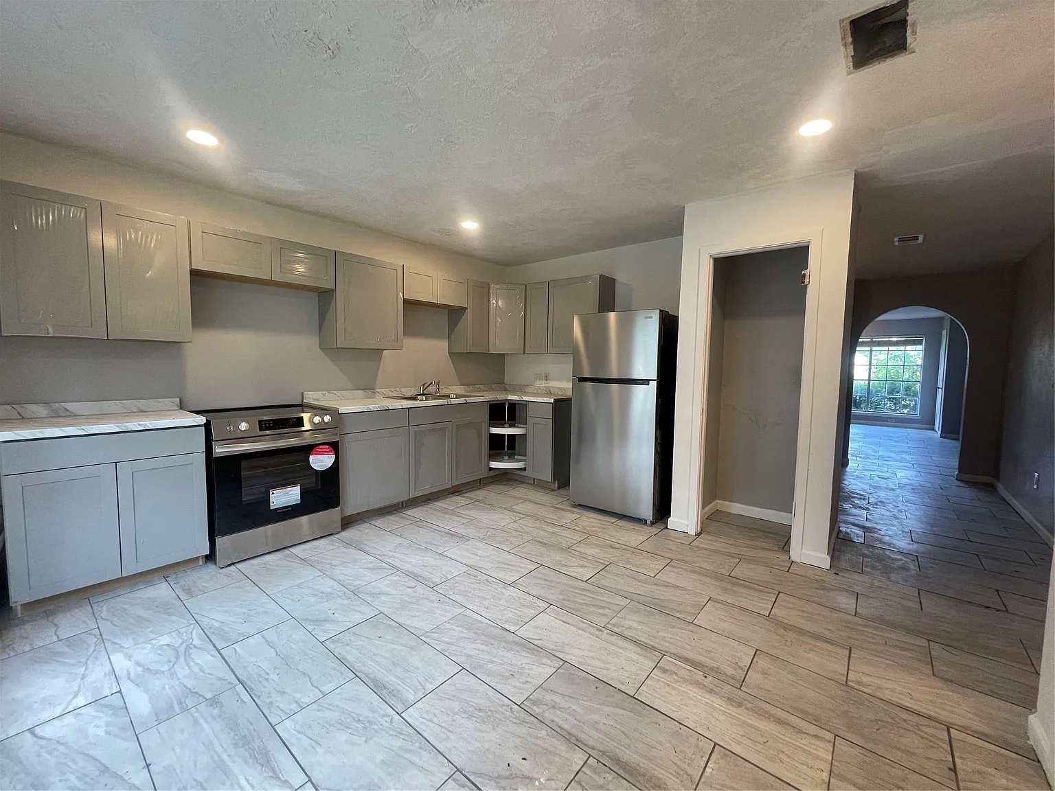 3 bed, 2.0 bath, $1,700 — Photo 2