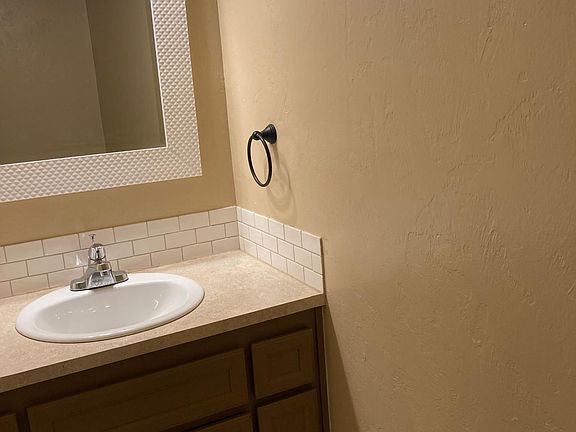 Downstairs 1/2 Bathroom