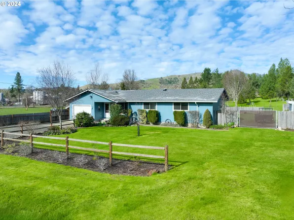 156 Fawn Dr, Roseburg, OR 97470