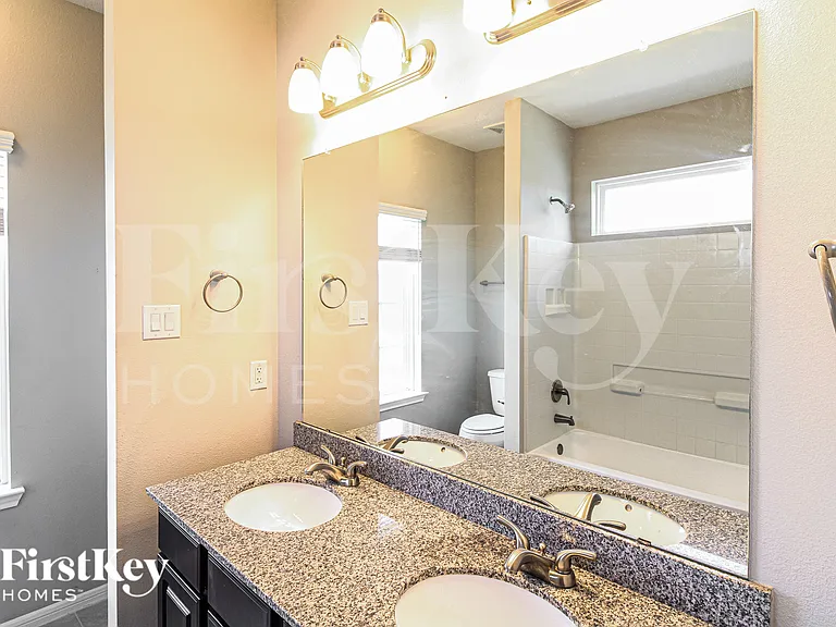 3209 Youngs Meadow Ln — Photo 8