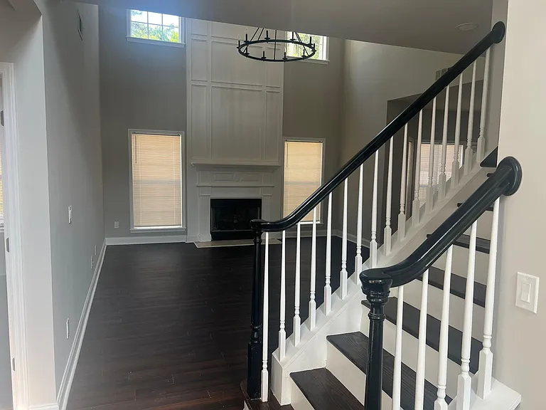 1970 Embassy Walk Ln — Photo 5