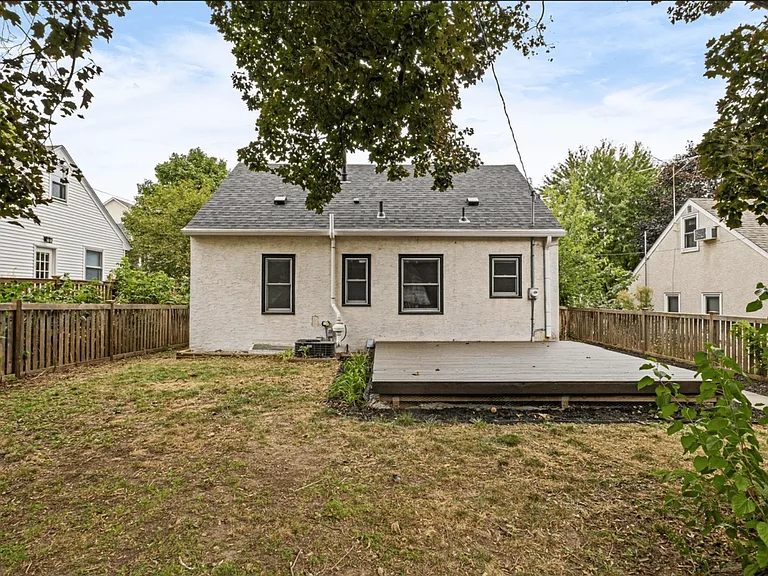 1818 Cleveland St NE — Photo 21