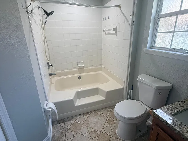 7945 Macinnes Dr — Photo 10