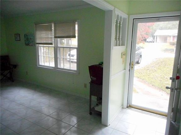 4th image of 2402 Plymouth Ln