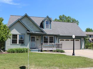 302 Oxford Lake Dr, Oxford, MI 48371