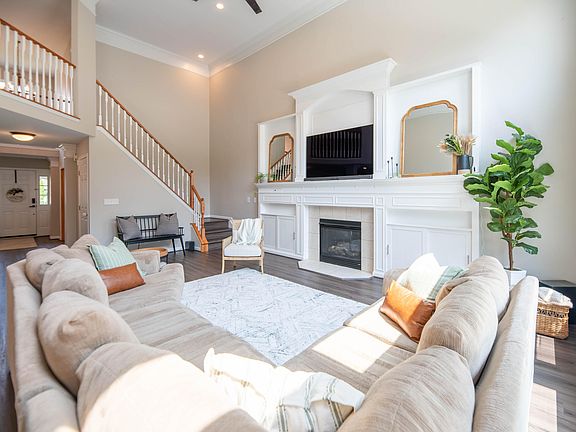 4th image of 9878 Burleigh Ln