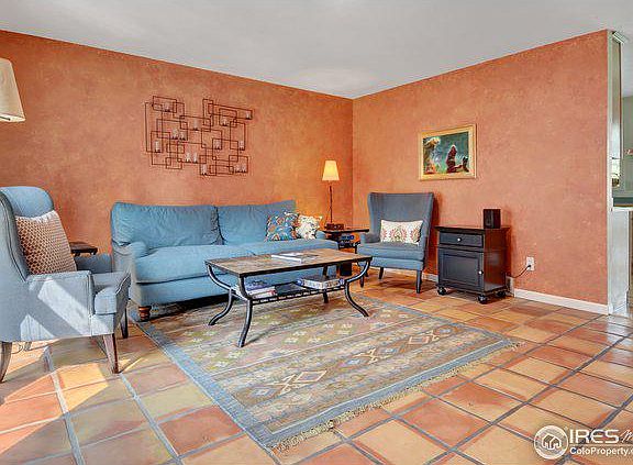 4th image of 565 Fireside St