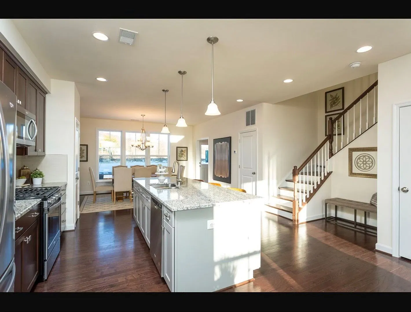 Modern Luxury Townhouse in Preston Lakes — Photo 2