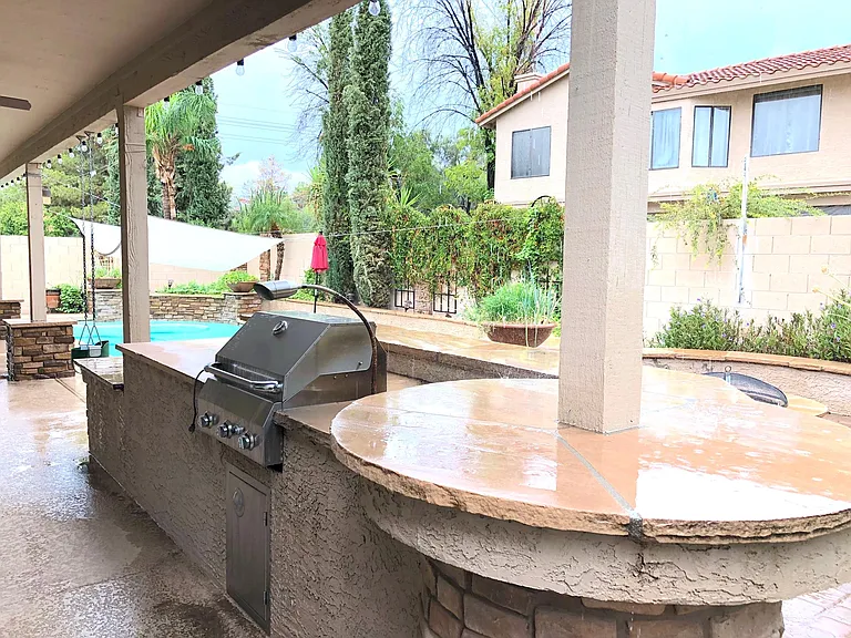 backyard-BBQ grill