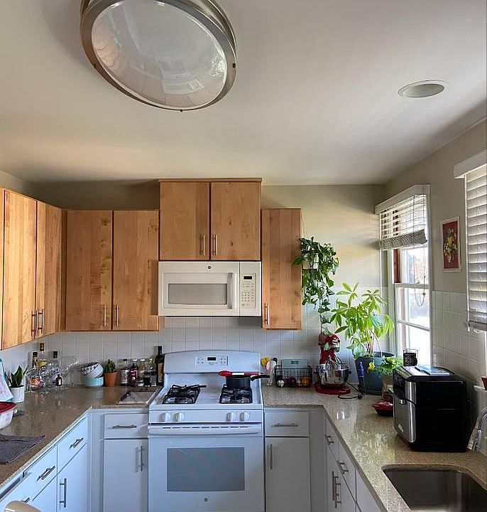 1st image of 1090 Elkgrove Ave