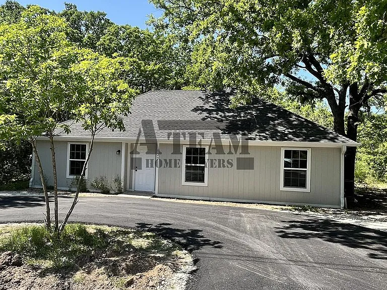 127 Guadalupe St — Photo 1