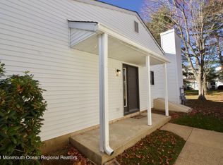 26 Woodmere Ct, Freehold, NJ 07728