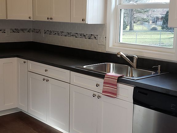 3rd image of 26585 Kingswood Dr