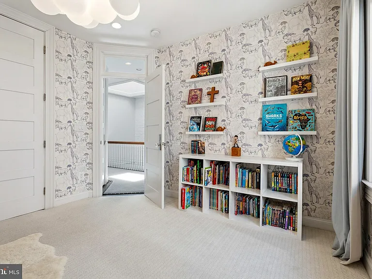 2121 R St NW — Photo 29