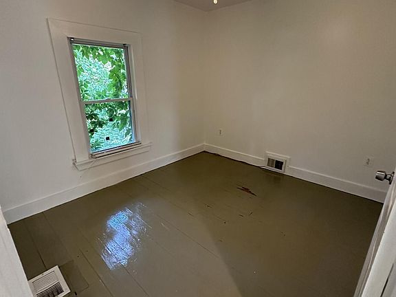5th image of 415 Hague St