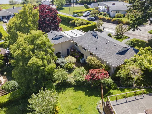 1198 Winsor Ave, North Bend, OR 97459