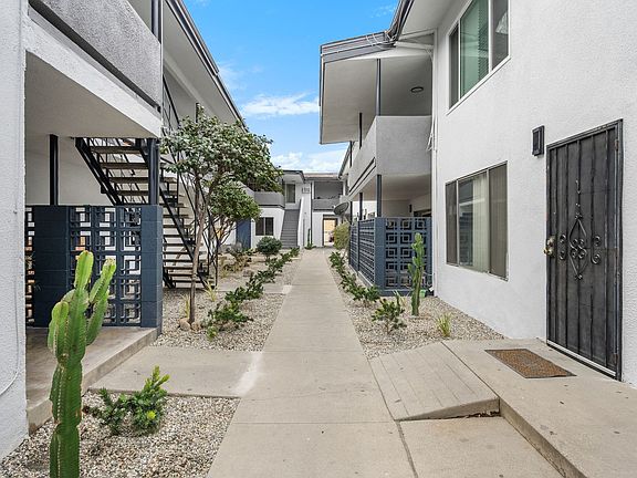 3rd image of 150 E La Verne Ave #10