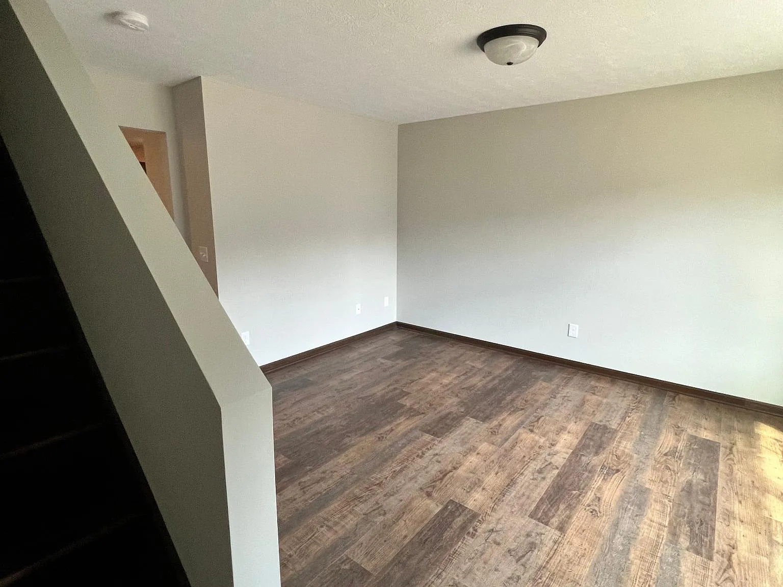 966 Albern Dr — Photo 3