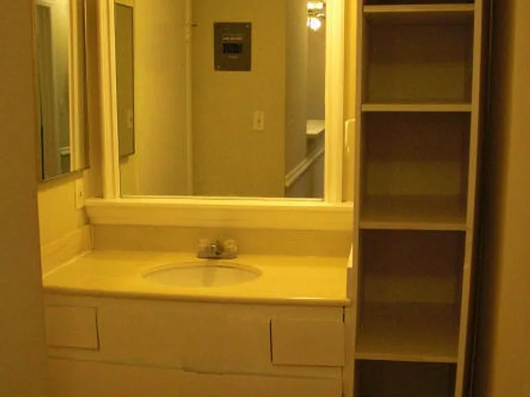 20/20 Villa Apts — Photo 21