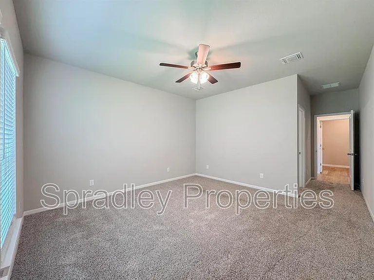 2716 Fox River Dr — Photo 19