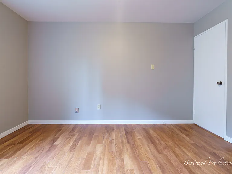 2100 Regent St — Photo 28