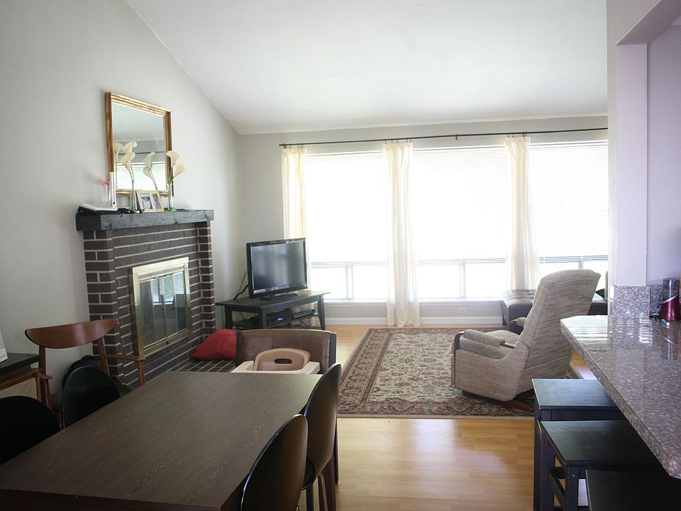 2nd image of 761 NE Pinecrest Dr