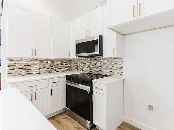 3rd image of 909 Bayonne St
