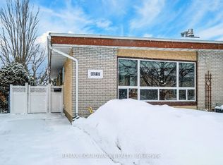 2462 Tupper Ave, Ottawa, ON K1G 1G7