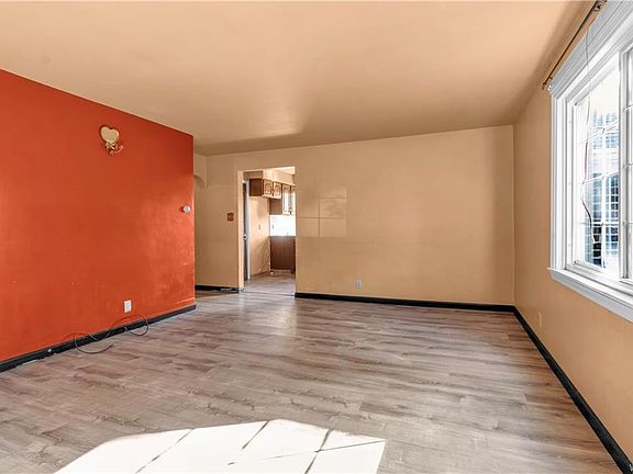 4th image of 265 Aurora Ave