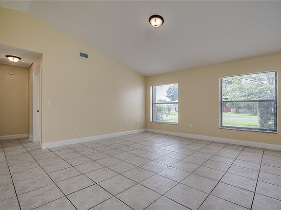5th image of 770 Dromedary Dr
