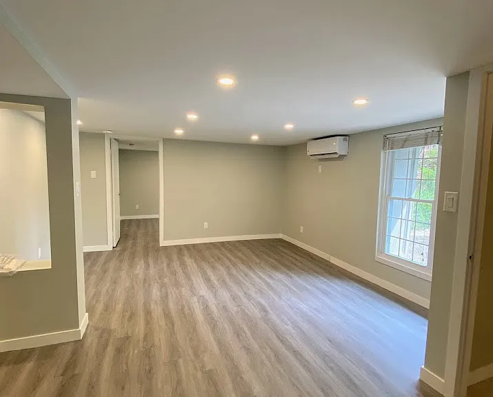 203 Elmwood Ave E — Photo 4
