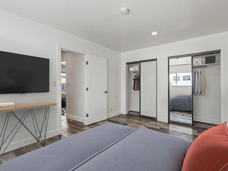 2730 Raymond Avenue Apartments — Photo 27