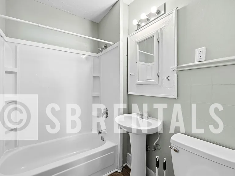 2410 Linden Ave — Photo 8