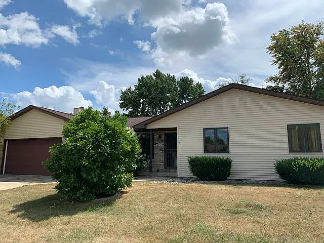 1016 Ascot Dr photo 1