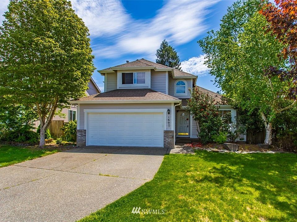 1st image of 1607 Quasar Way NE