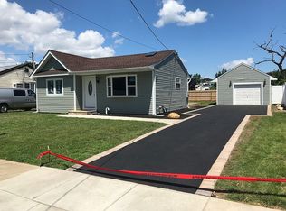 21 Birs Ave, Lindenhurst, NY 11757