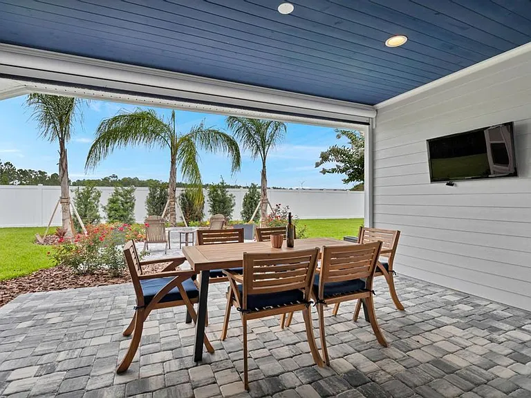 221 Marquesa Cir — Photo 43