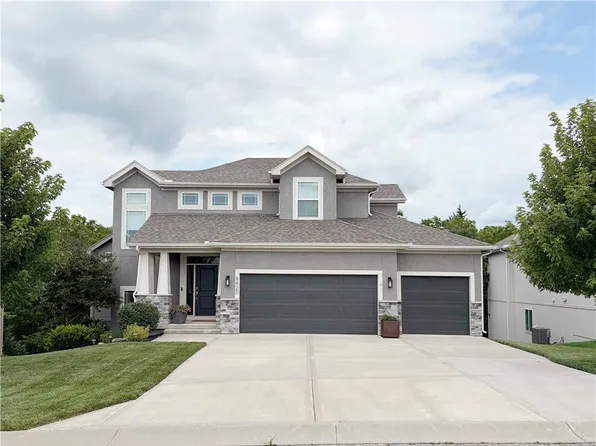 8425 Laramie St, De Soto, KS 66018