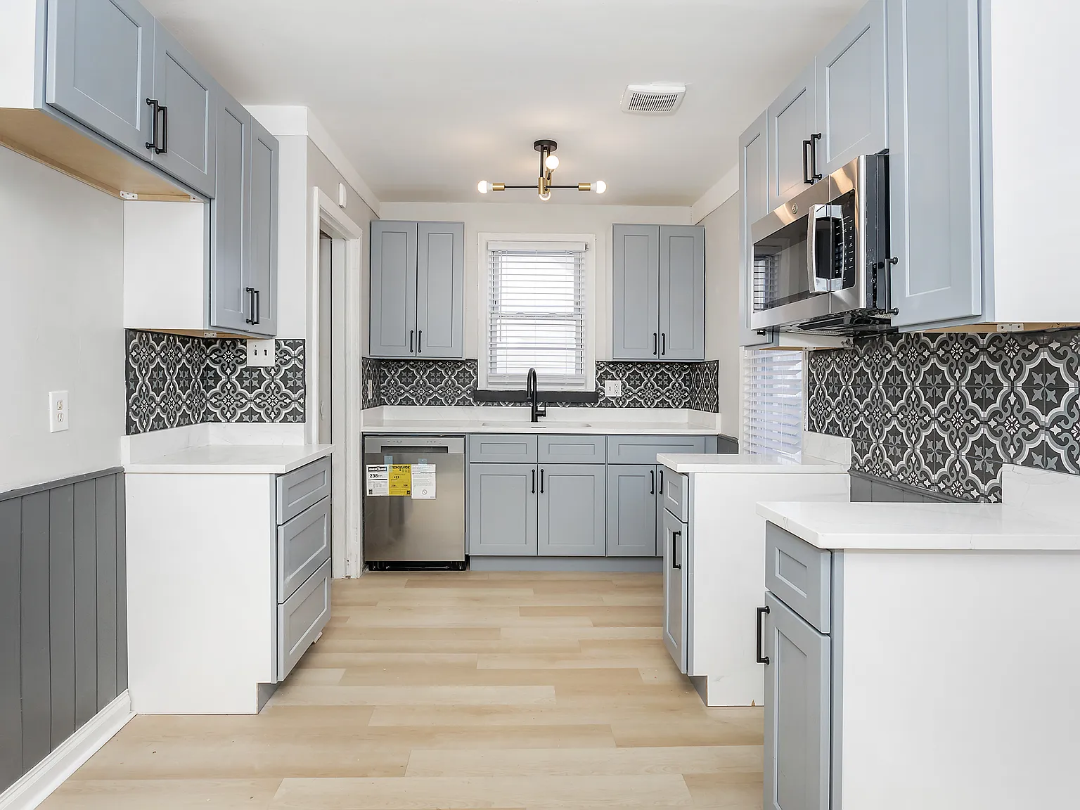 3 bed, 1.5 bath, 1197 sqft, $1,400 — Photo 3