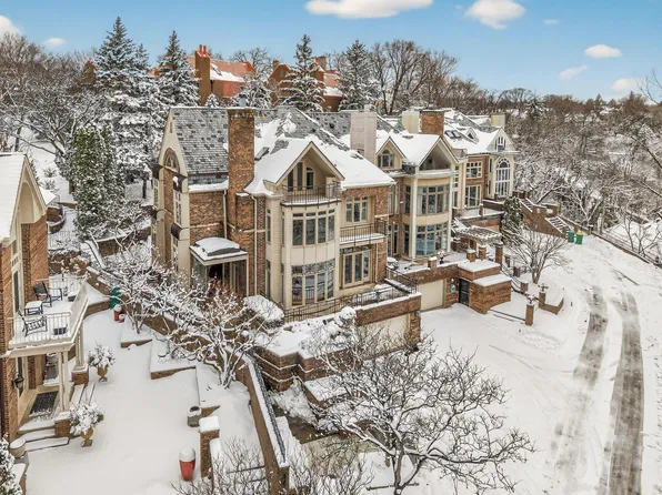 112 Groveland Ter, Minneapolis, MN 55403