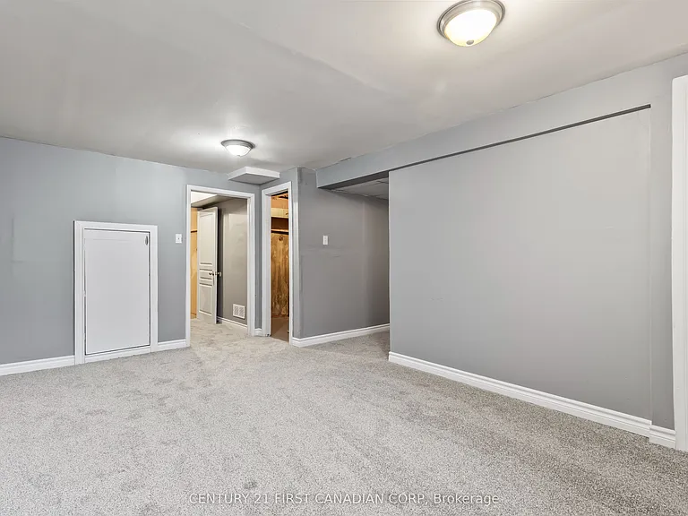 500 Osgoode Dr #20 — Photo 24
