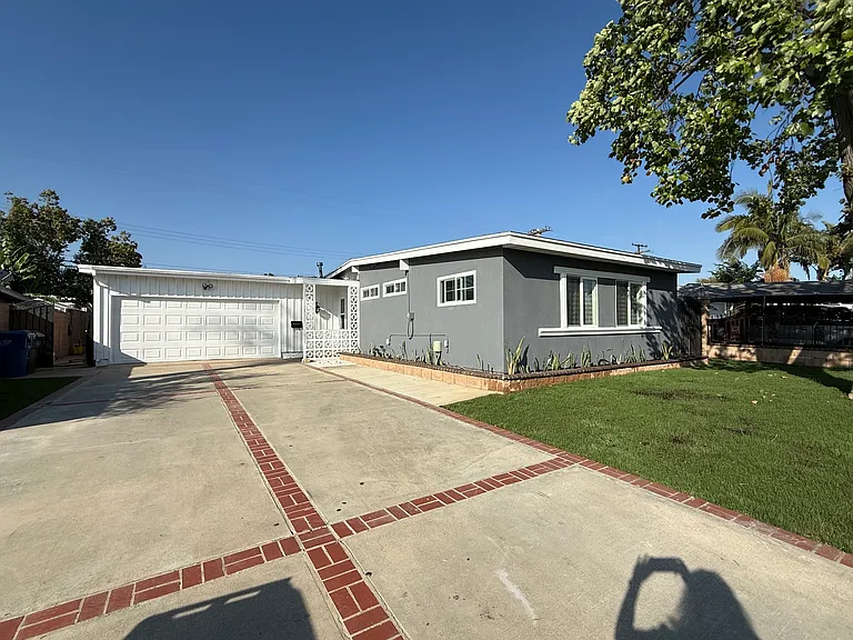 13833 Fairgrove Ave — Photo 22