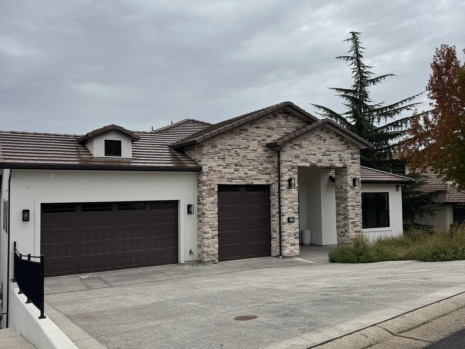4 bed, 3.5 bath, 3069 sqft, $9,100 — Photo 1