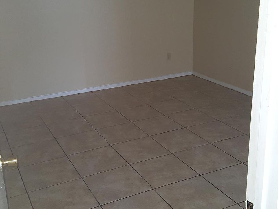 1st image of 800 N 27th St APT 57