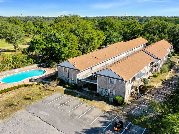 4th image of 115 Country Club Dr #1