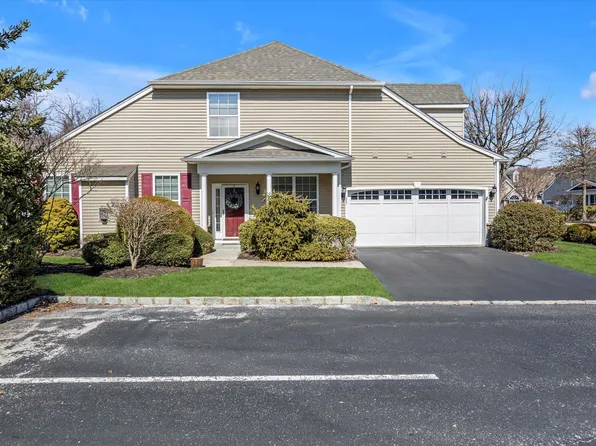 25 Durham Lane, Bayport, NY 11705