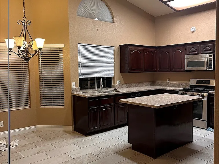 2600 Shakespeare Rd — Photo 4